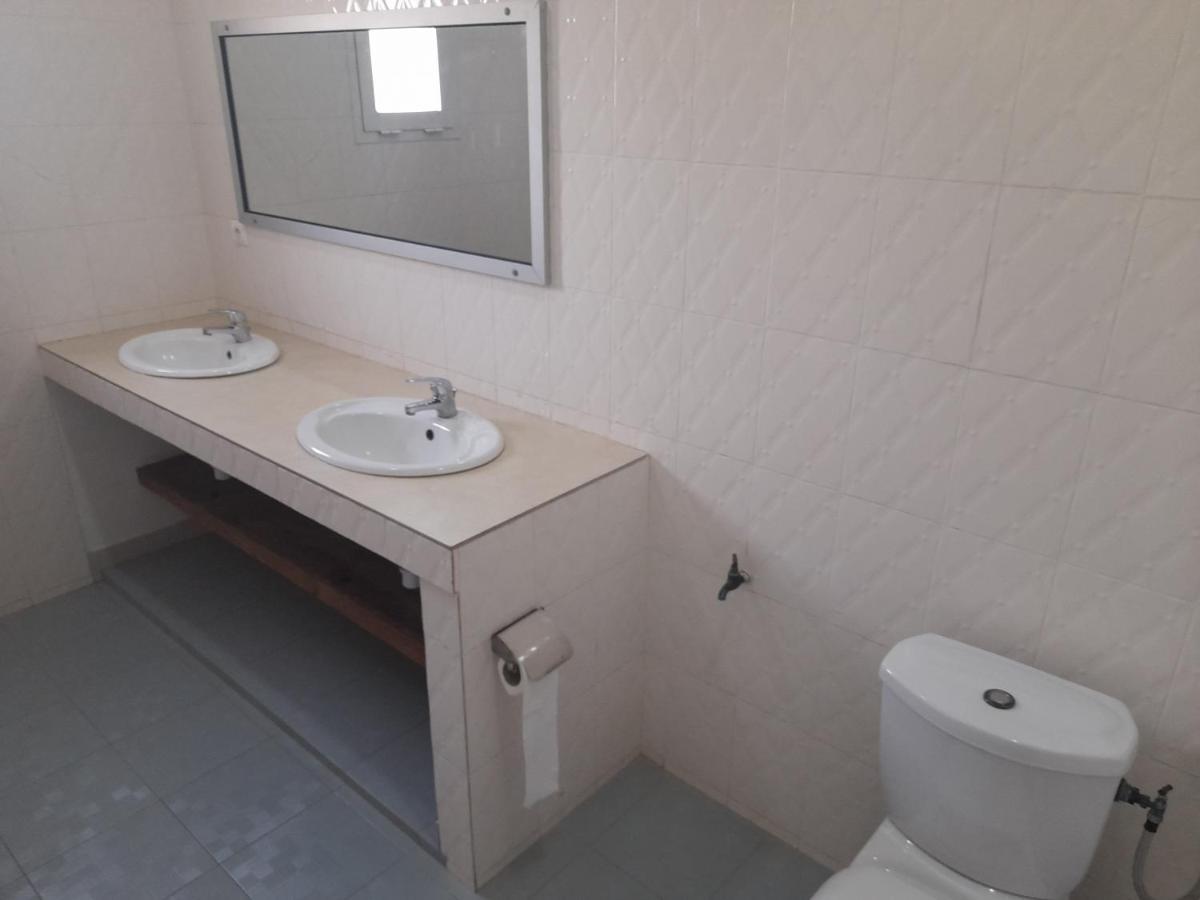 Appartement Familial Spacieux Avec Climatisation Ziguinchor Exteriér fotografie