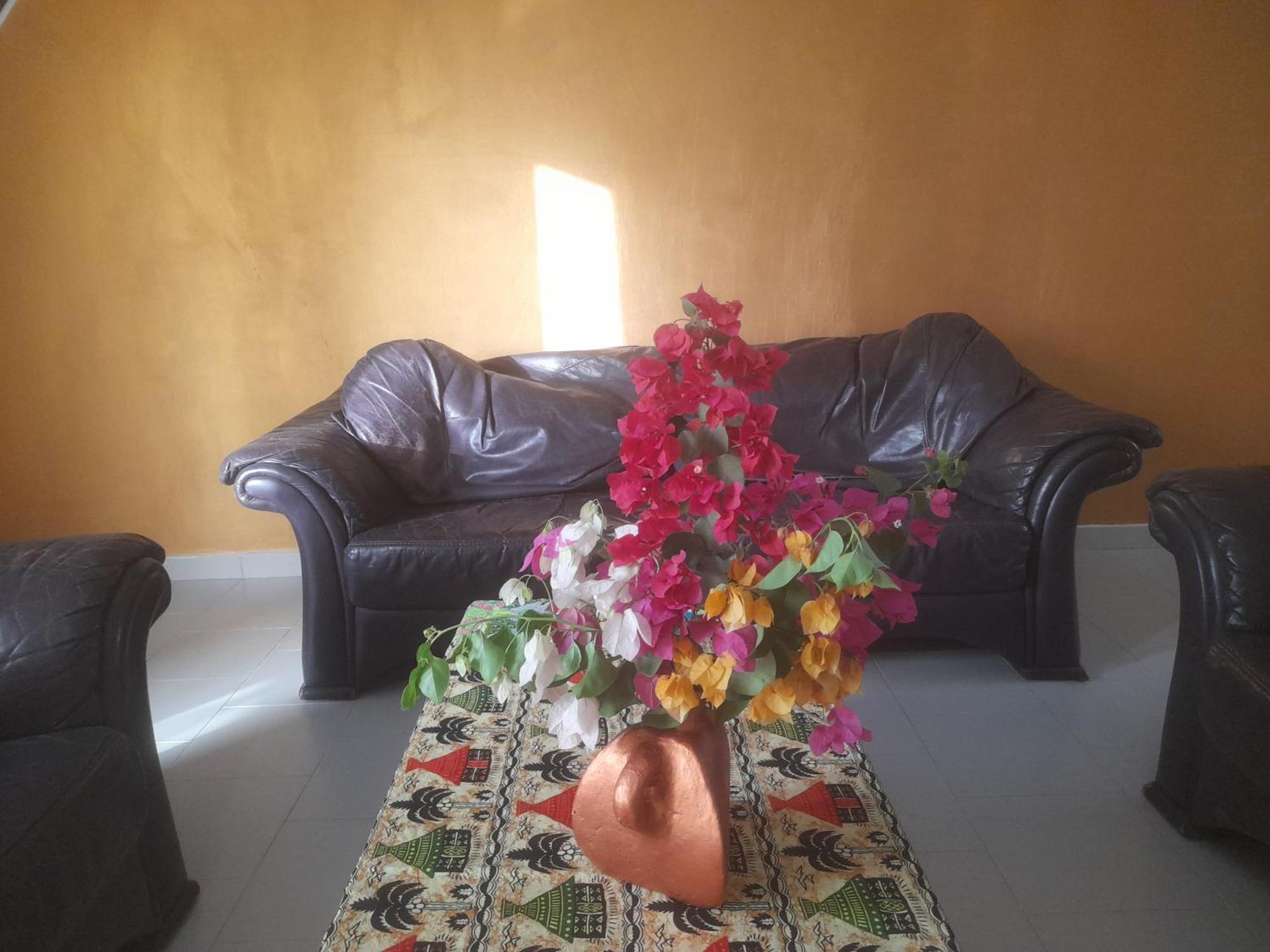Appartement Familial Spacieux Avec Climatisation Ziguinchor Exteriér fotografie